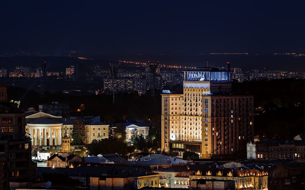 Ukraine Hotel and the city at night