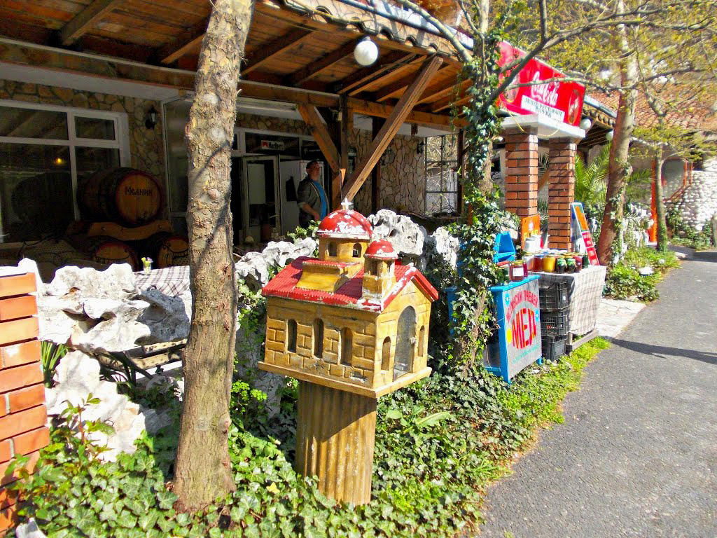 Stores of souvenirs, e79 route