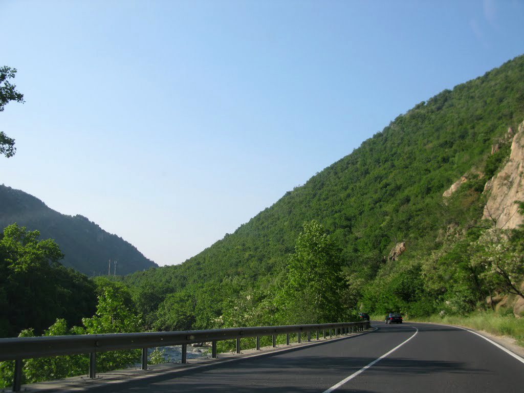 The E-79 route, close to the Struma River
