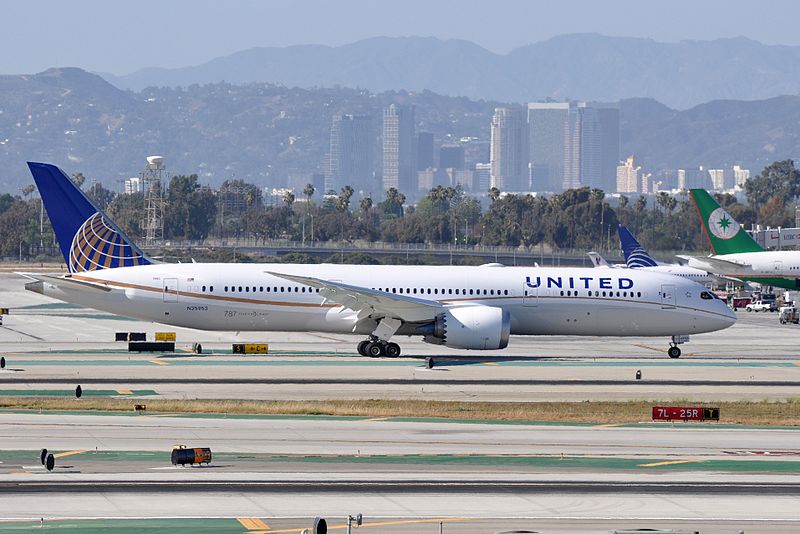Boeing 787-9 airplane of United Airlines