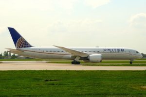 A United Airlines Boeing 787-9