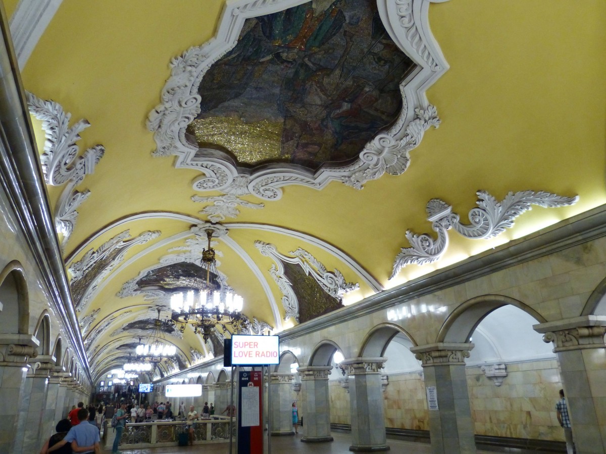 Roof and sculptures in a Moscow metro station