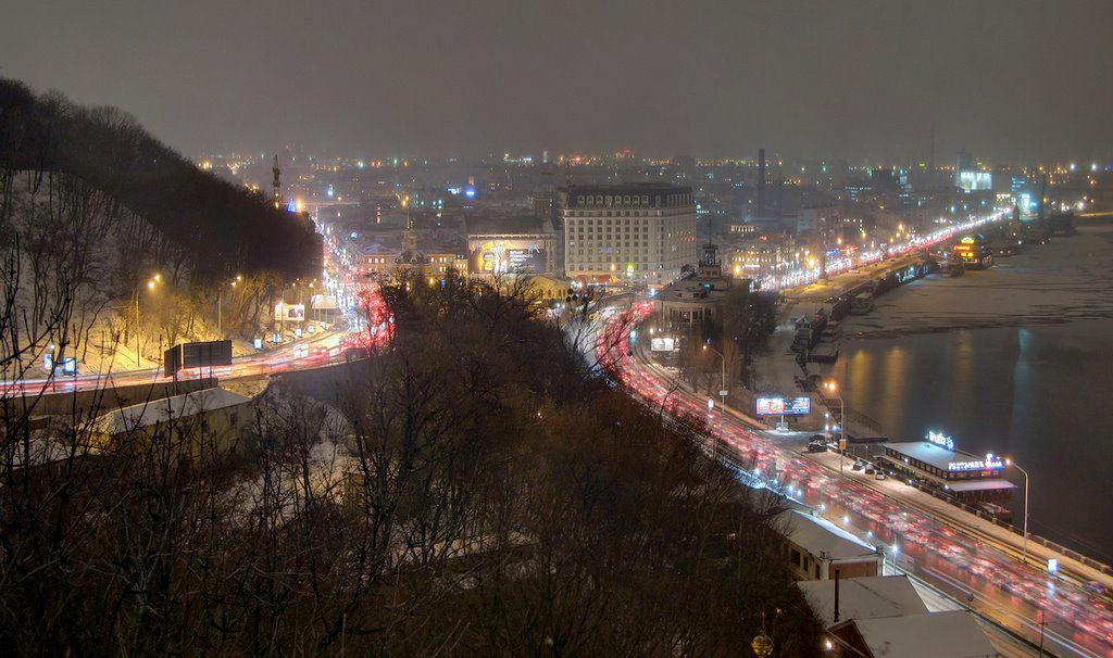 Distrito Podil de noche