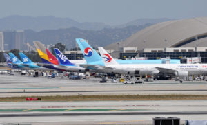 airplanes in Los Angeles International Airport